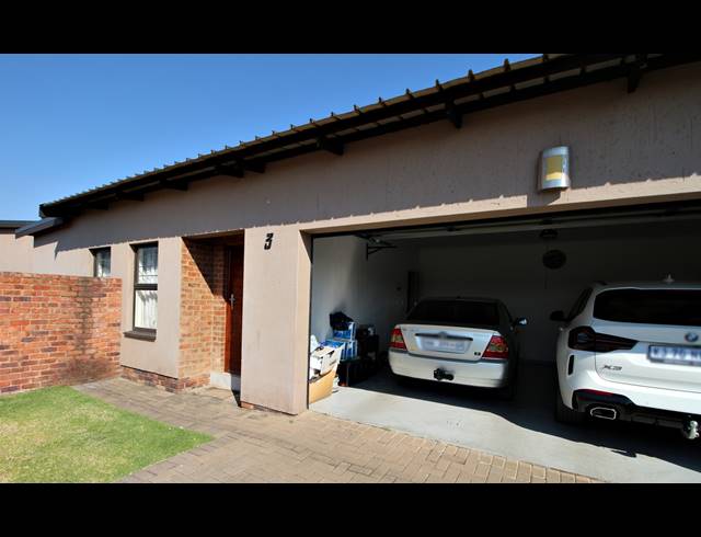 3 BEDROOM SECTIONAL TITLE FOR SALE IN POMONA